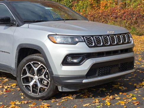 Used 2024 Jeep Compass Limited image 2