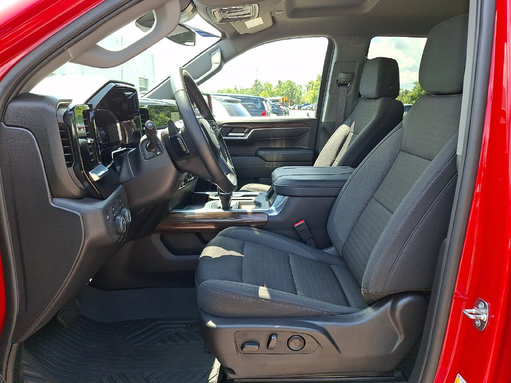 Used 2024 Chevrolet Silverado 1500 LT Trail Boss w/ LPO, Dark Essentials Package AWD/4WD image 15