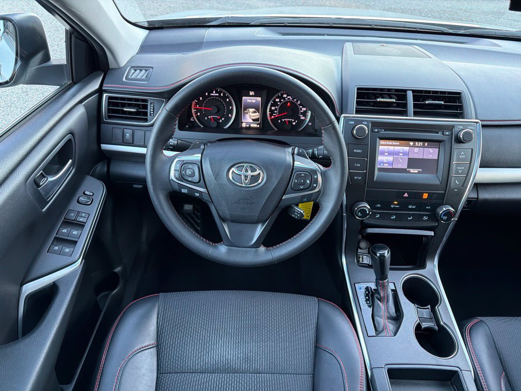 Used 2017 Toyota Camry SE w/ Moonroof Package FWD image 25