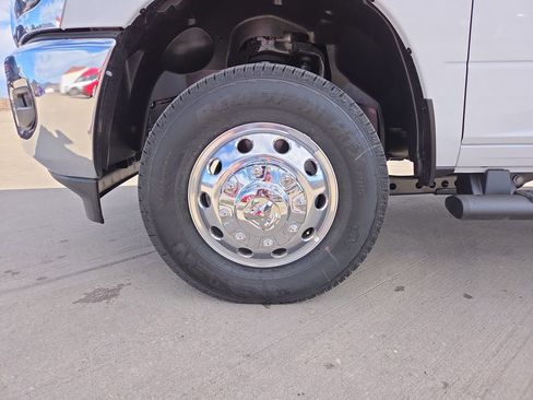 New 2026 RAM 3500 Tradesman w/ Chrome Appearance Group image 24