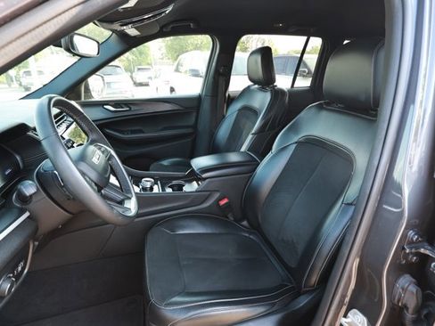 Used 2024 Jeep Grand Cherokee Altitude AWD/4WD image 24