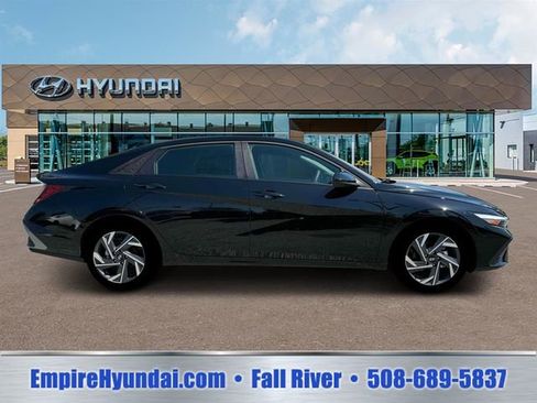 Used 2025 Hyundai Elantra Sport FWD image 9