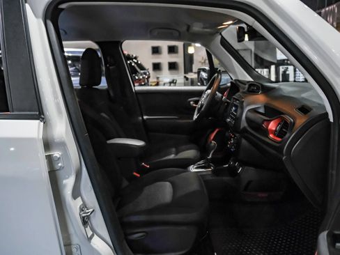 Used 2023 Jeep Renegade Trailhawk AWD/4WD image 30