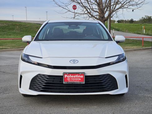 Used 2025 Toyota Camry LE image 2