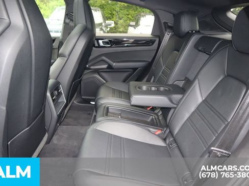 Used 2022 Porsche Cayenne E-Hybrid Coupe image 16