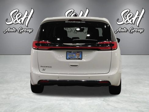 Used 2024 Chrysler Pacifica Touring-L FWD image 15