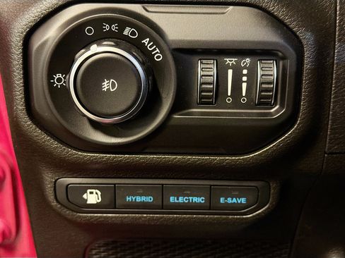 Used 2022 Jeep Wrangler Sahara image 16