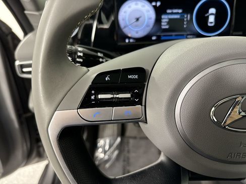 Used 2022 Hyundai Elantra SEL w/ Convenience + Premium Package image 13