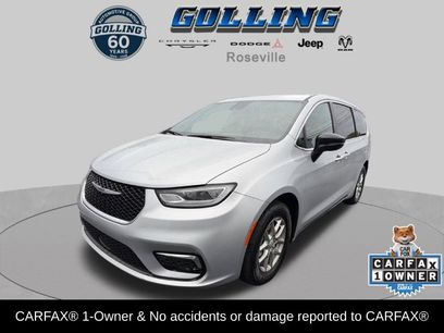 Used 2026 Chrysler Pacifica Select