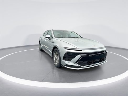 New 2025 Hyundai Sonata SE image 2