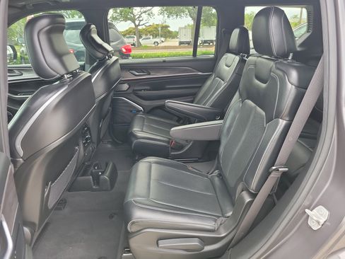 Used 2021 Jeep Grand Cherokee L Overland w/ Luxury Tech Group IV RWD image 16