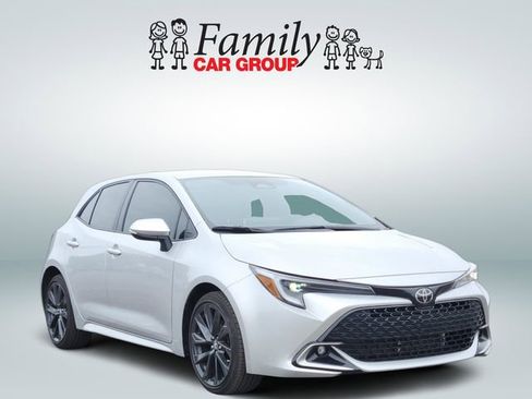 Used 2025 Toyota Corolla XSE FWD image 2