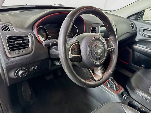 Used 2021 Jeep Compass Trailhawk image 9