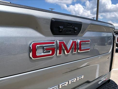 Used 2024 GMC Sierra 2500 AT4 w/ AT4 Premium Plus Package AWD/4WD image 31