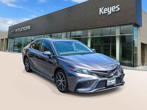 Used 2023 Toyota Camry SE w/ Convenience Package FWD image 3