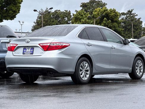 Used 2017 Toyota Camry LE image 6