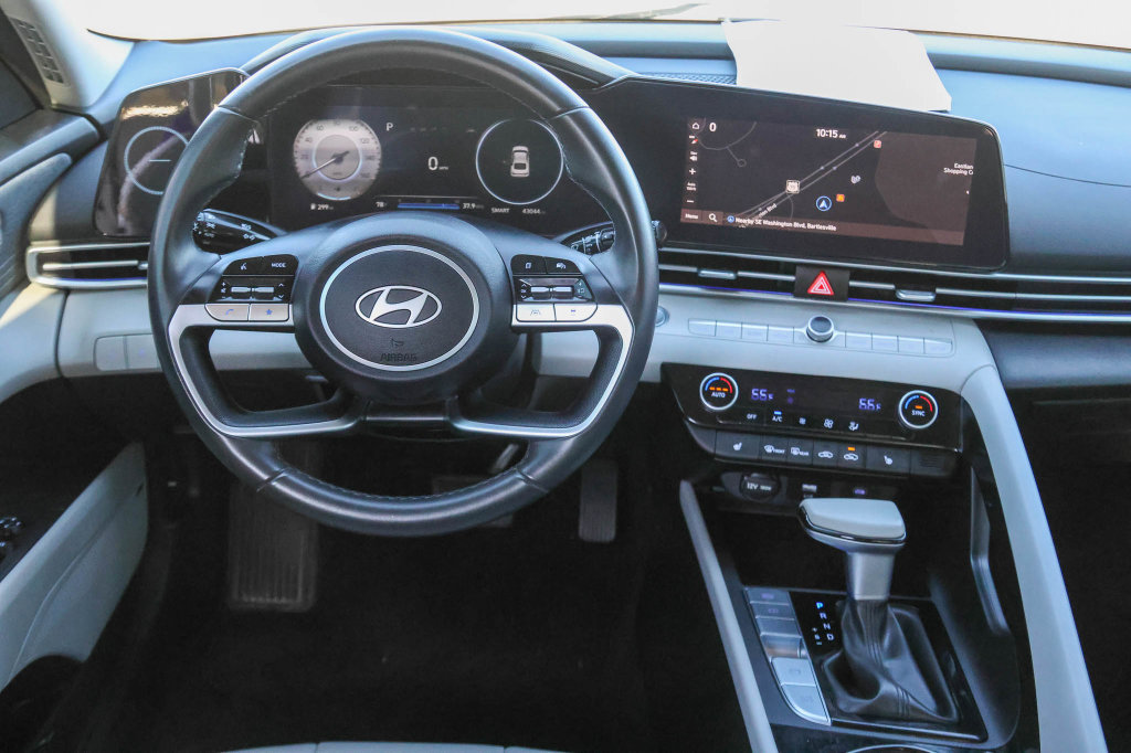 Used 2025 Hyundai Elantra Limited FWD image 19