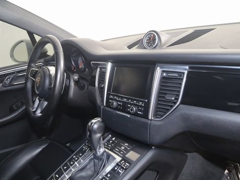 Used 2015 Porsche Macan S image 40