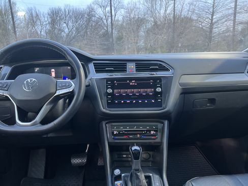 Certified 2022 Volkswagen Tiguan SE w/ Panoramic Sunroof Package image 27