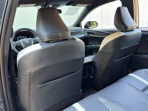Used 2025 Toyota Camry SE FWD image 31