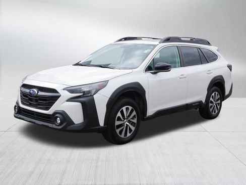 Certified 2025 Subaru Outback Premium AWD/4WD image 3