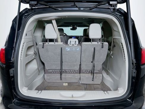 Used 2019 Chrysler Pacifica Touring-L w/ Advanced Safetytec Group image 26