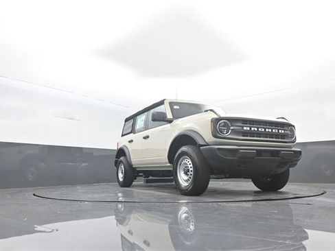 New 2025 Ford Bronco 4-Door image 26