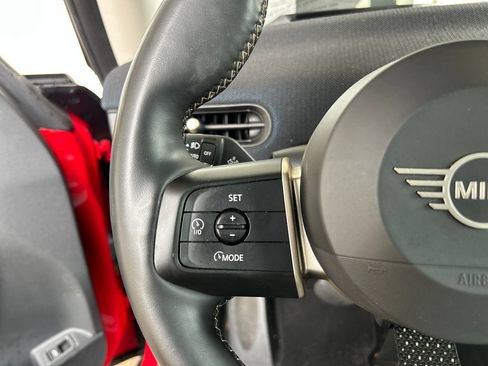 Used 2025 MINI Cooper 2-Door Hardtop FWD image 22