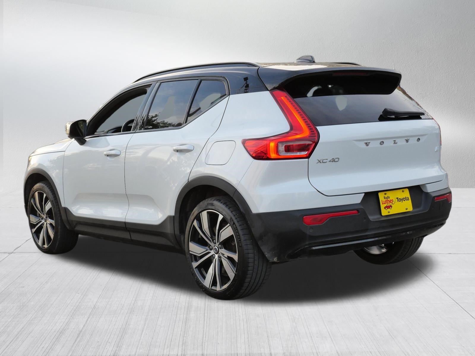Used 2021 Volvo XC40 P8 Recharge AWD/4WD image 5