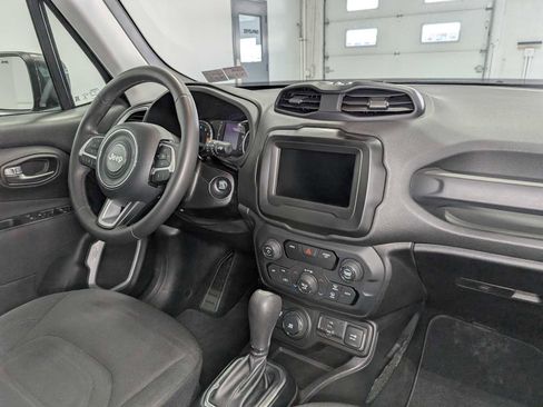 Used 2018 Jeep Renegade Latitude AWD/4WD image 42