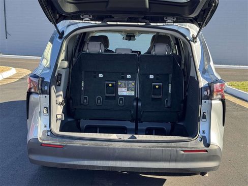Used 2024 Toyota Sienna LE image 15