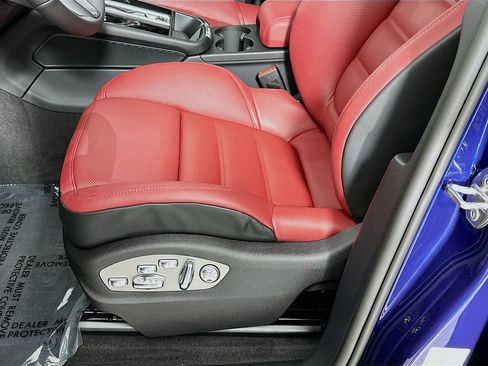 Certified 2026 Porsche Macan Turbo AWD/4WD image 22