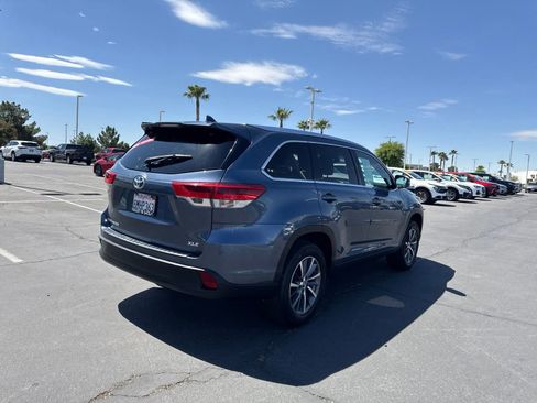 Used 2019 Toyota Highlander XLE FWD image 6