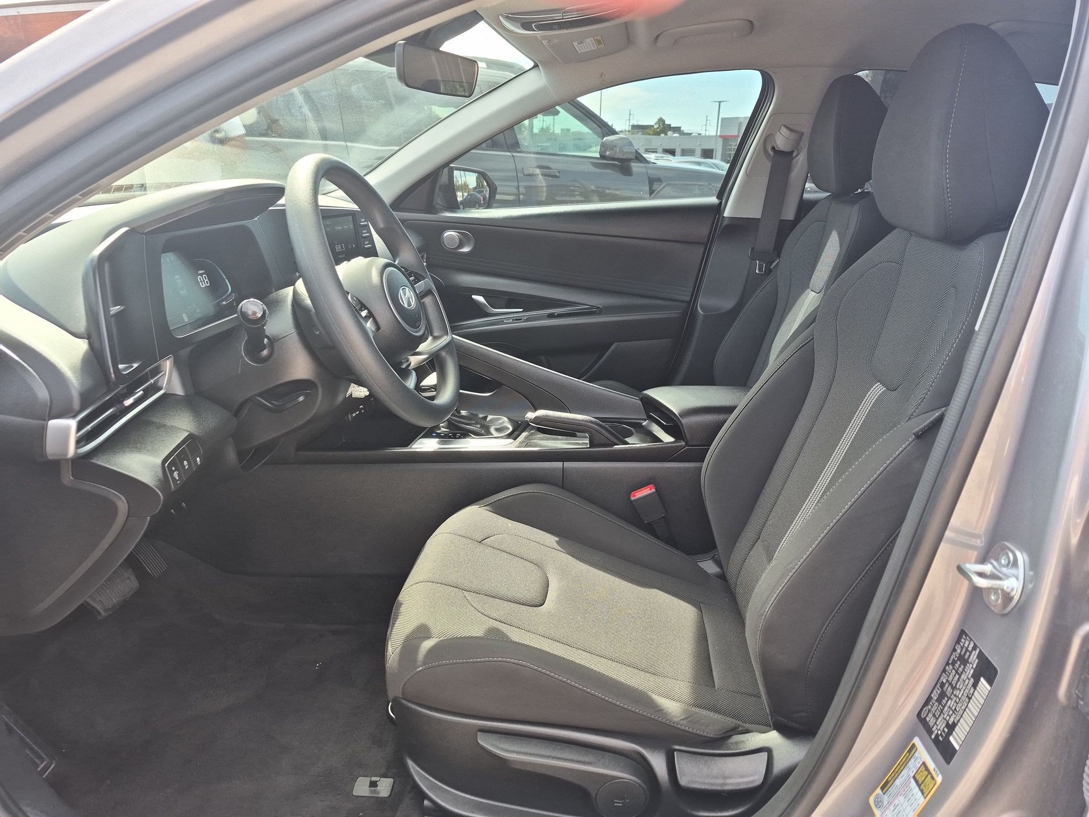 Certified 2025 Hyundai Elantra SE w/ Cargo Package FWD image 17