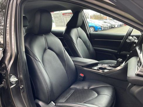 Used 2023 Toyota Camry XSE FWD image 7
