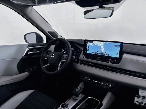 New 2026 Mitsubishi Outlander SE FWD image 19