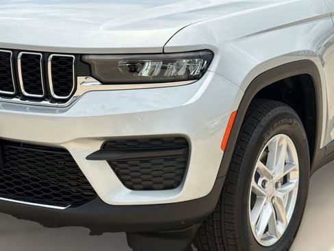 New 2026 Jeep Grand Cherokee Laredo RWD image 11