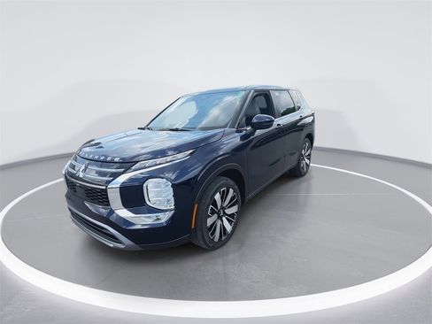 New 2025 Mitsubishi Outlander SE image 4