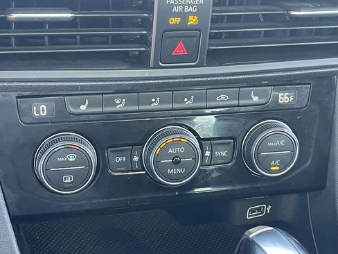 Used 2019 Volkswagen Jetta SEL FWD image 28