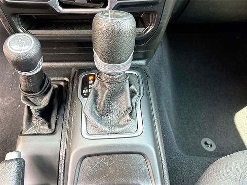 Used 2021 Jeep Wrangler Unlimited Sport AWD/4WD image 16