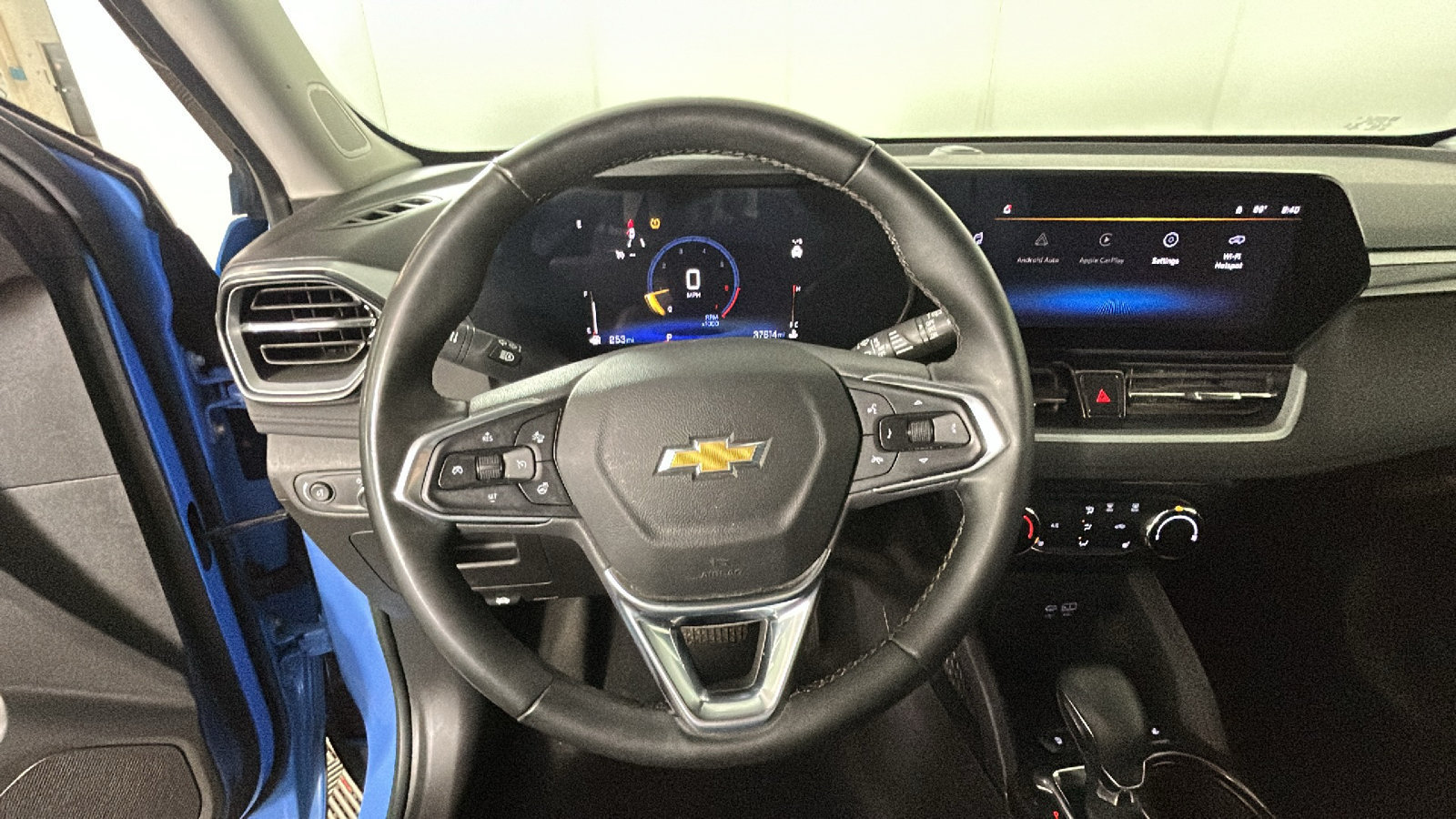 Used 2024 Chevrolet TrailBlazer LT w/ LT Cold Weather Package FWD image 18