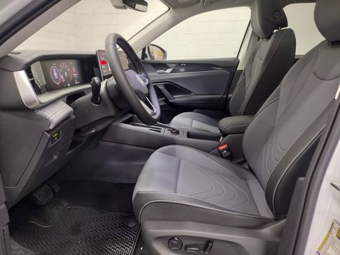 New 2025 Volkswagen Tiguan SE image 23