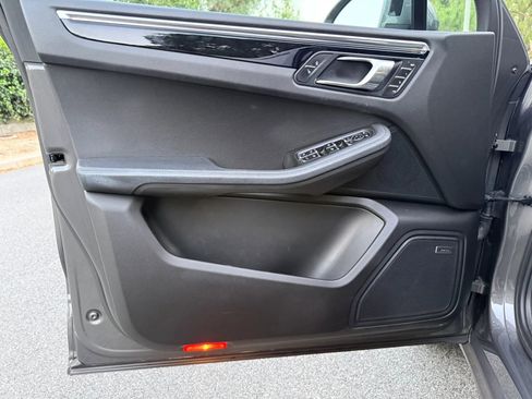 Used 2015 Porsche Macan S image 15