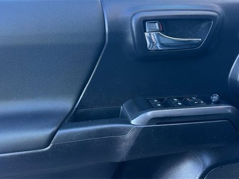 Used 2021 Toyota Tacoma TRD Sport image 12