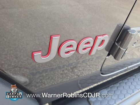 Used 2024 Jeep Wrangler Unlimited Rubicon w/ Technology Group AWD/4WD image 18