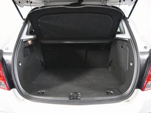 Used 2022 Chevrolet Trax LT w/ LT Convenience Package image 16