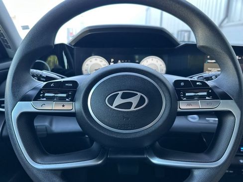 Used 2024 Hyundai Elantra SEL FWD image 23