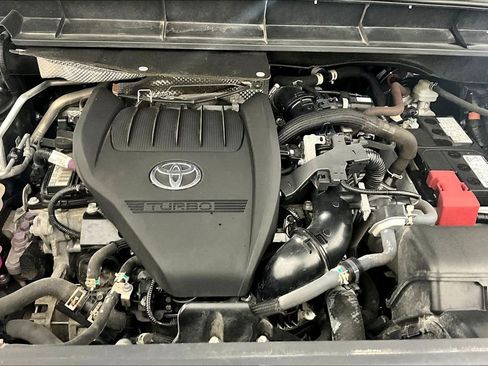 Used 2023 Toyota Highlander L image 12