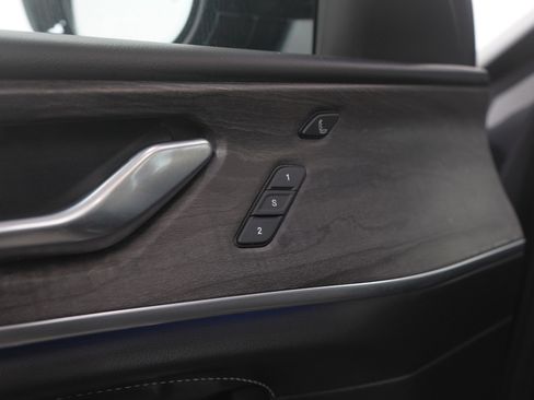 Used 2022 Jeep Grand Cherokee Overland w/ Advanced Protech Group III image 23