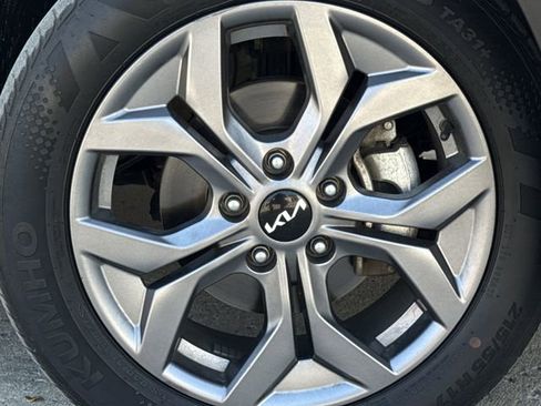 Used 2024 Kia Seltos S FWD image 9